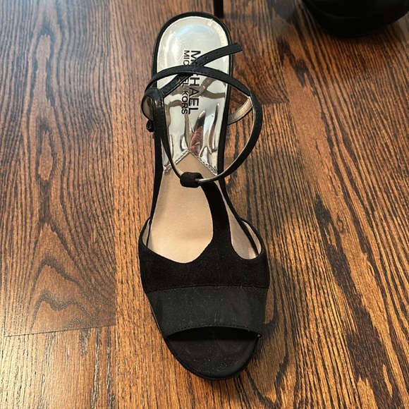 Michael kors size 9 black heels - Picture 3 of 6